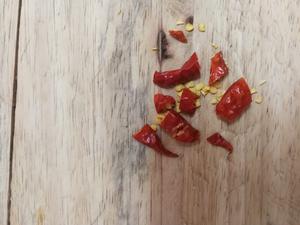 红烧蒜香鮰鱼的做法 步骤2