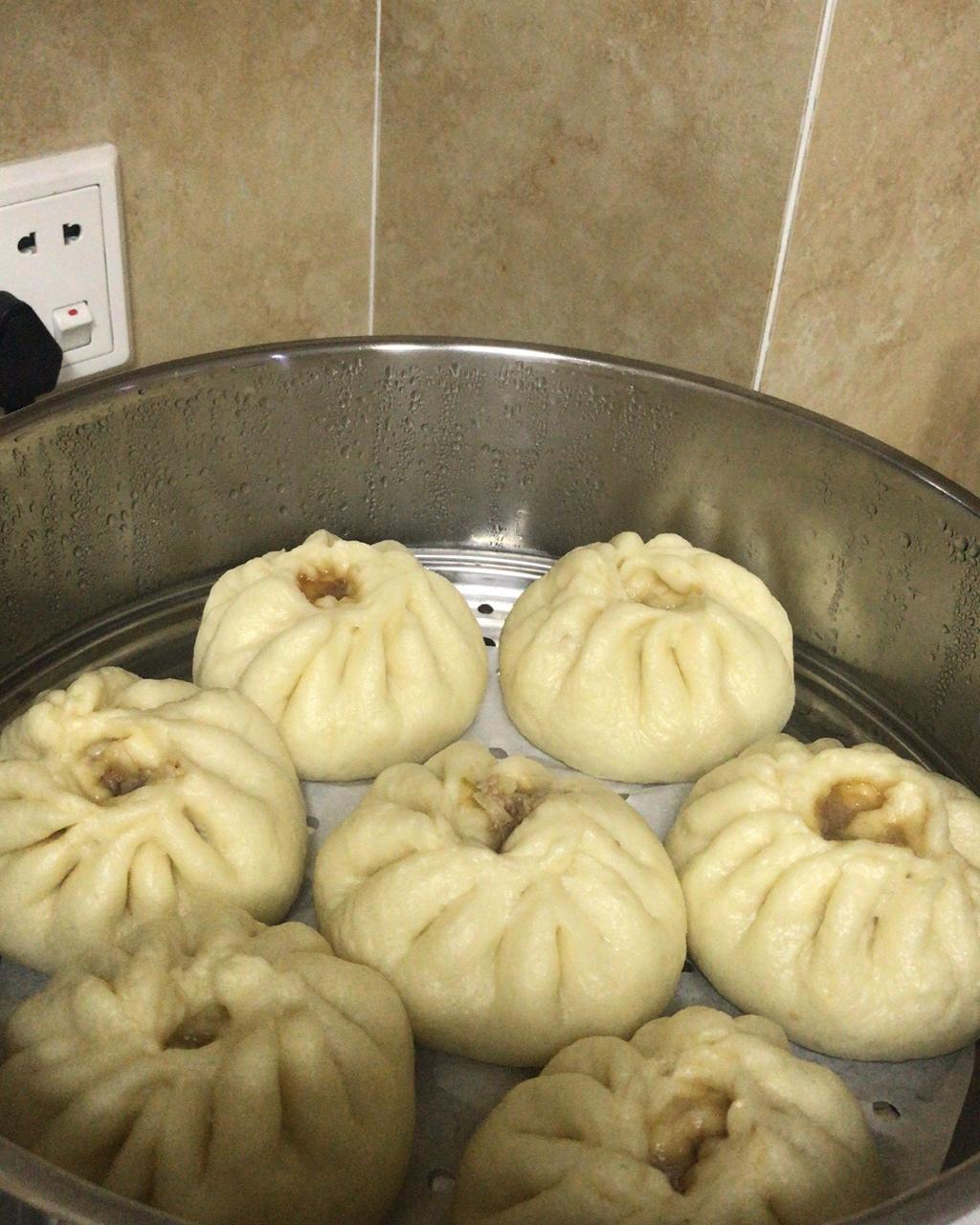 松软多汁的肉包子