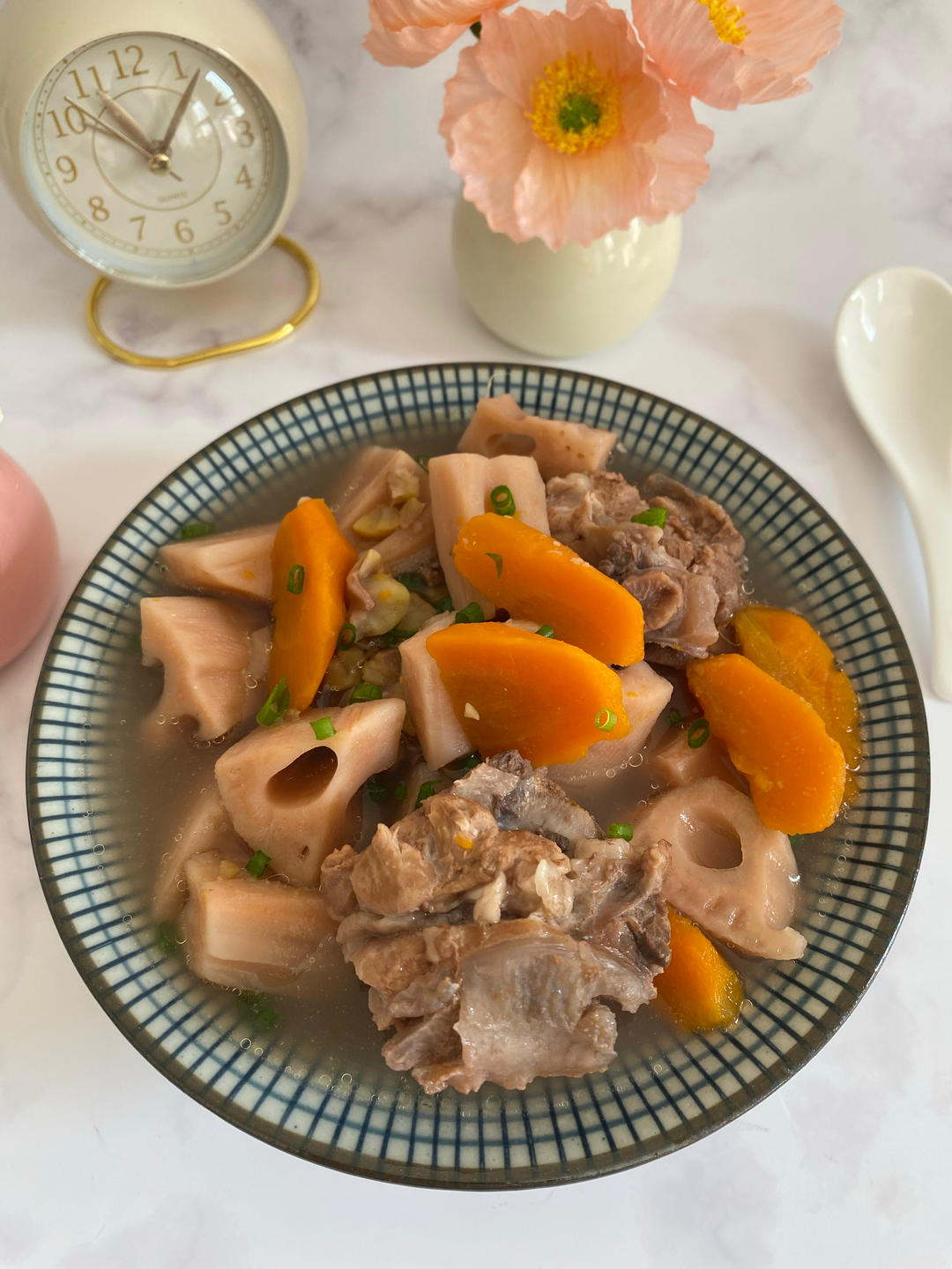 莲藕胡萝卜板栗排骨汤