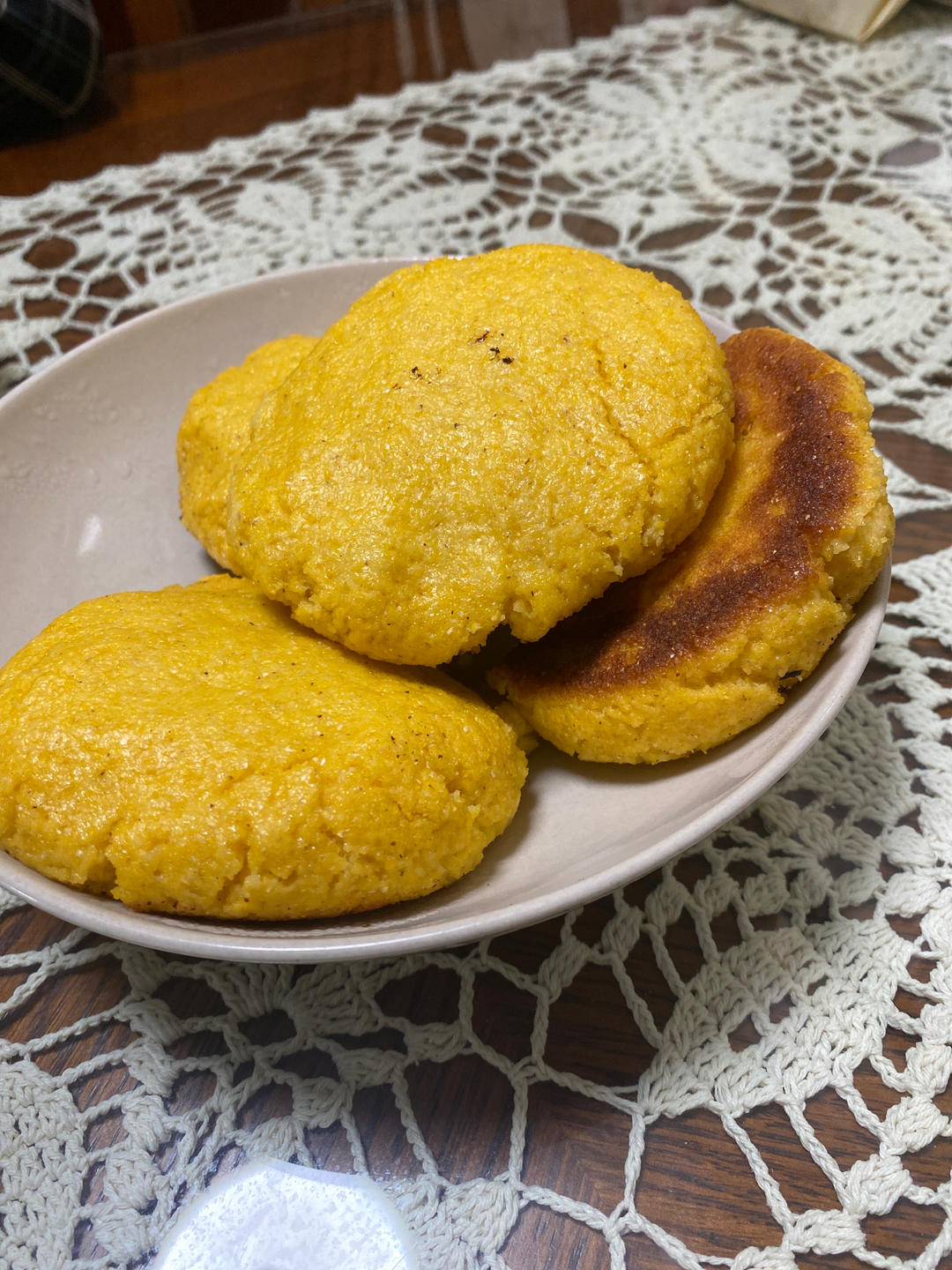 农家乐中的锅贴饼子（玉米饼子 大饼子）
