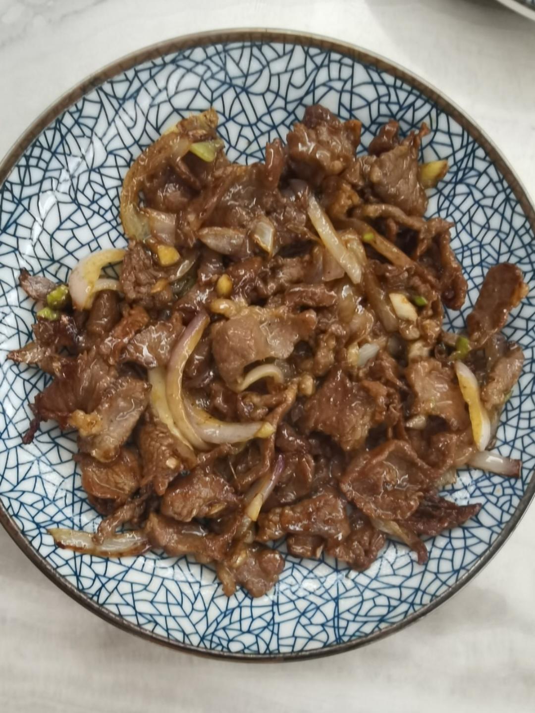 洋葱爆孜然牛肉