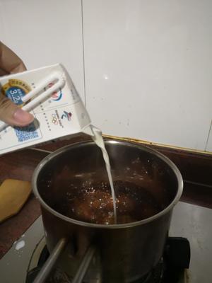 焦糖味白玉奶茶冻的做法 步骤2