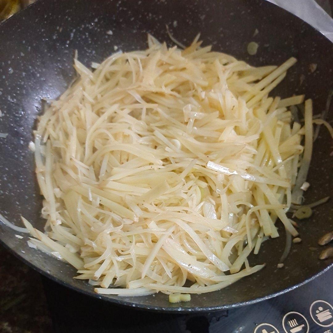 在家也能做出馆子味儿的醋溜/炝炒/酸辣土豆丝（就是那道看似简单，实则步步玄机的土豆丝）