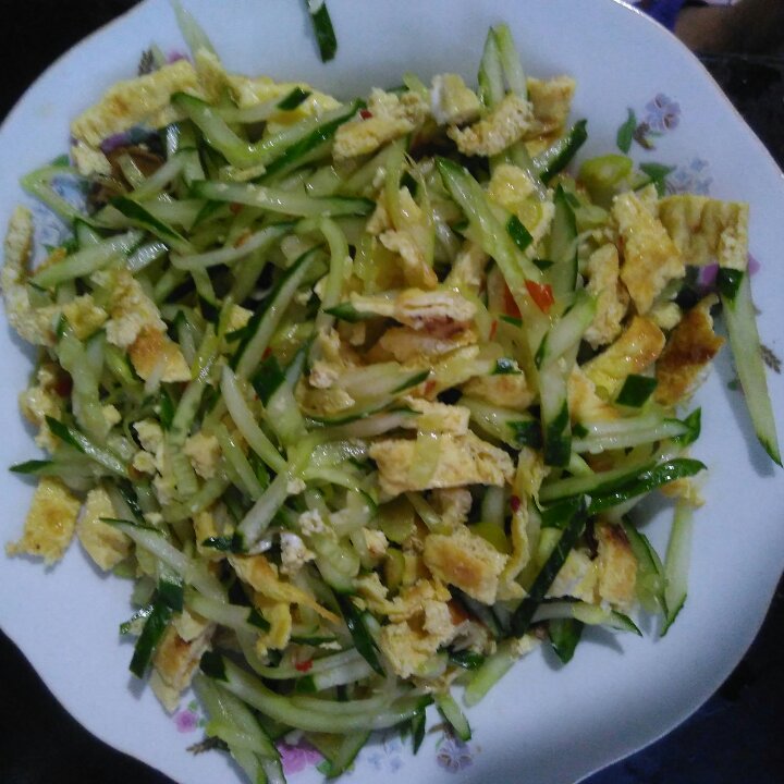 夏天来了--鸡蛋黄瓜凉菜
