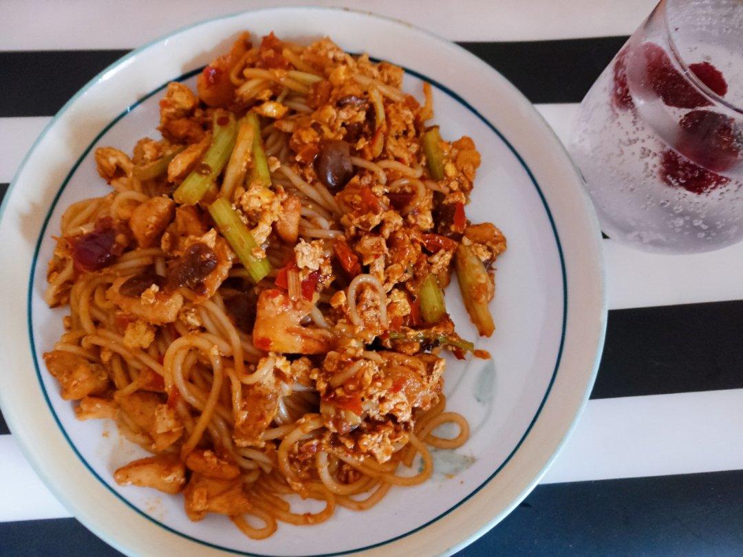 歹歹的新疆炒米粉