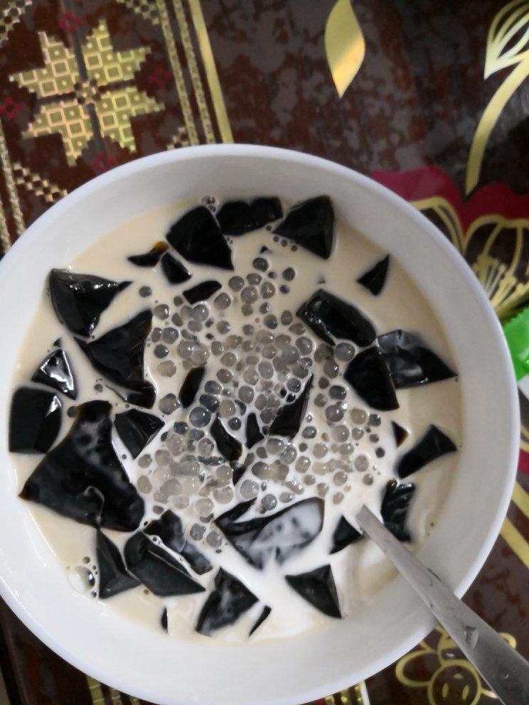 自制鲜芋仙芋圆（另附: 蜜红豆和仙草冻的做法）