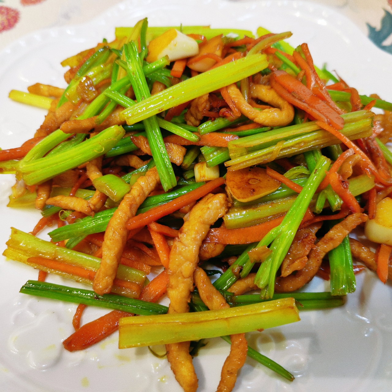 🔔减脂期食谱之胡萝卜肉丝炒芹菜的做法 步骤8