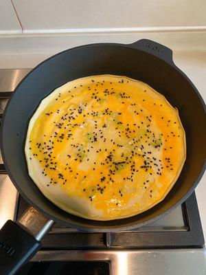 蛋蛋系列：十分钟摊个一人食早餐煎饼，没果子的做法 步骤5