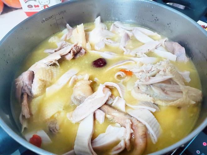 超香猪肚鸡可配火锅(附带酱油辣椒圈蘸水做法)的做法