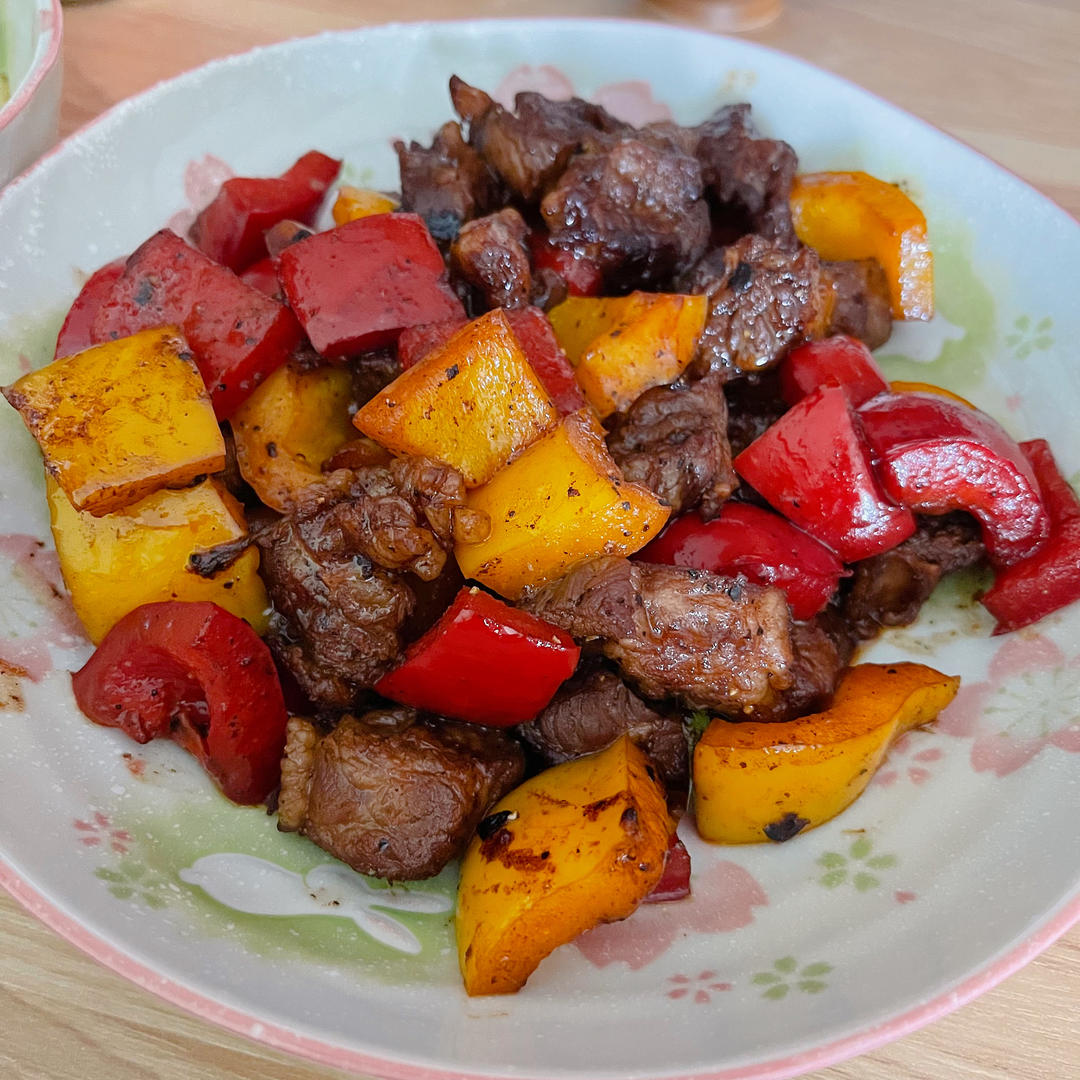 听起来就很好吃的黑椒蒜子牛肉粒