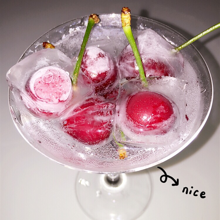 夏季清凉饮品--樱桃雪碧