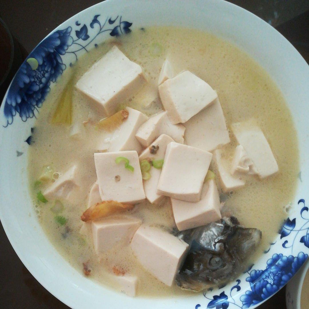 鲫鱼豆腐汤