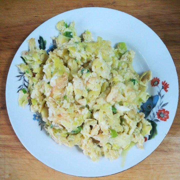 在饭桶向吃货的路上做的笋衣炒鸡蛋