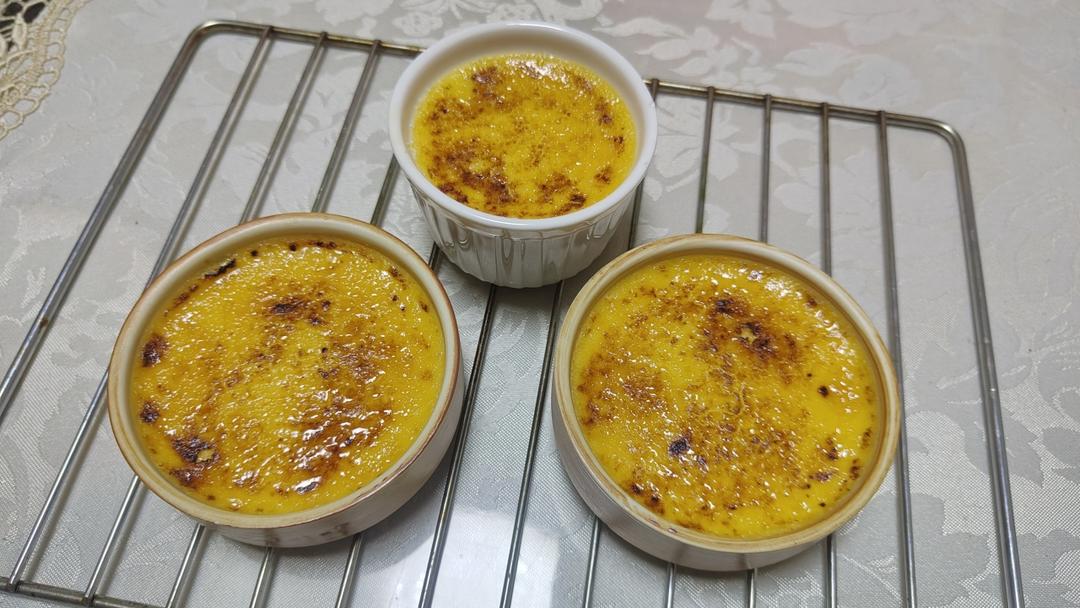 CRÈME BRÛLÉE 法式烤布蕾（焦糖布丁）