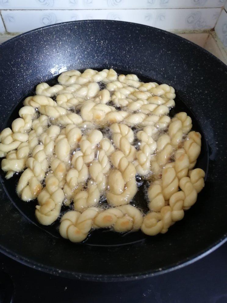 鸡蛋小麻花