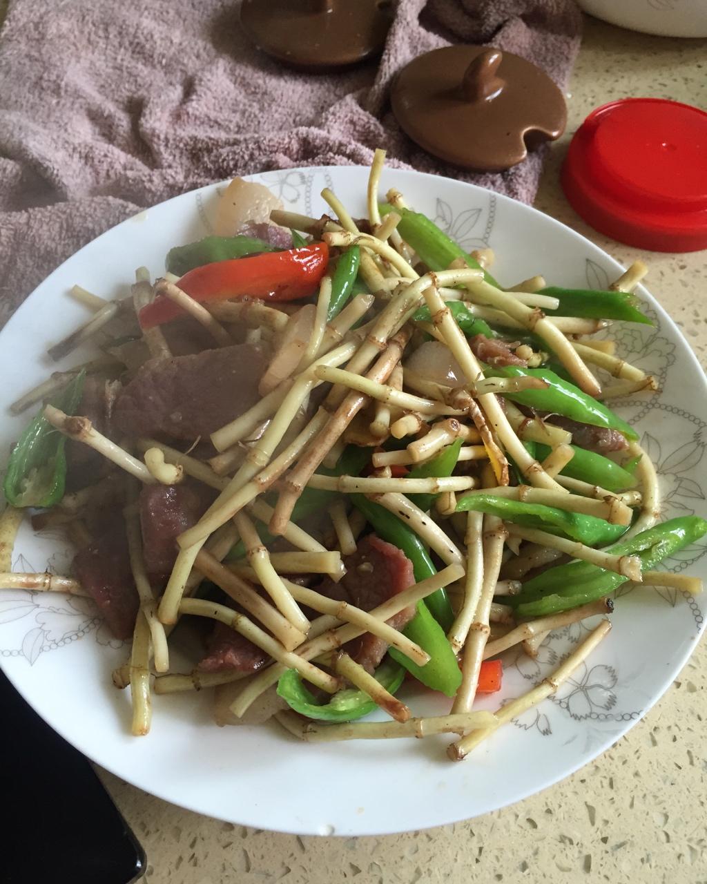 匆匆一做的腊肉折耳根