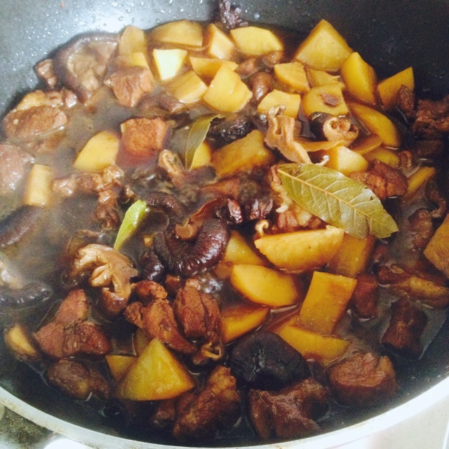 香菇土豆炖肉
