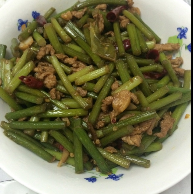 蒜苗炒肉丝