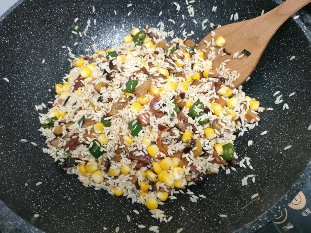 豌豆腊肉糯米饭