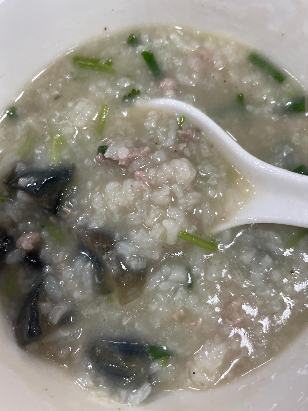 十五分钟快手之香滑皮蛋瘦肉粥(附五分钟电饭煲电压力锅更快捷方法)