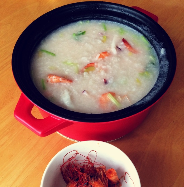 鱿鱼鲜虾砂锅粥