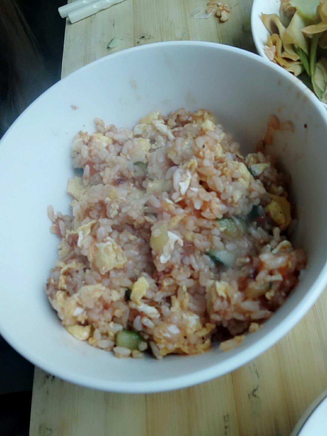 红色系茄汁炒饭