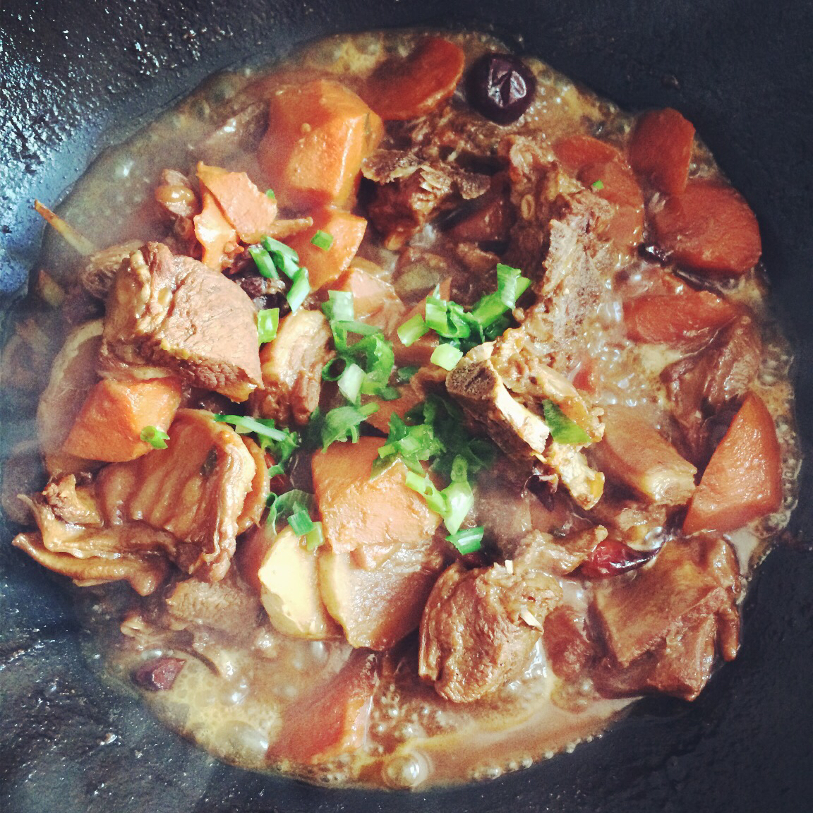 红焖羊肉炖胡萝卜