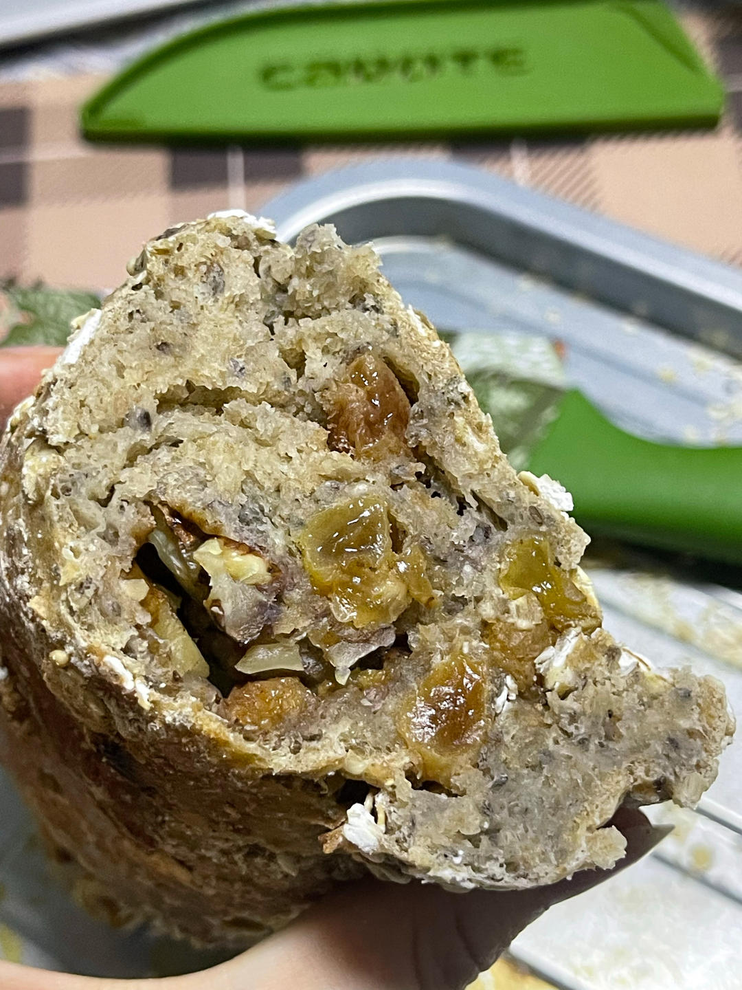 无油 无糖
免揉！全麦坚果欧包、吐司（葡萄干、燕麦、黑芝麻、南瓜籽）