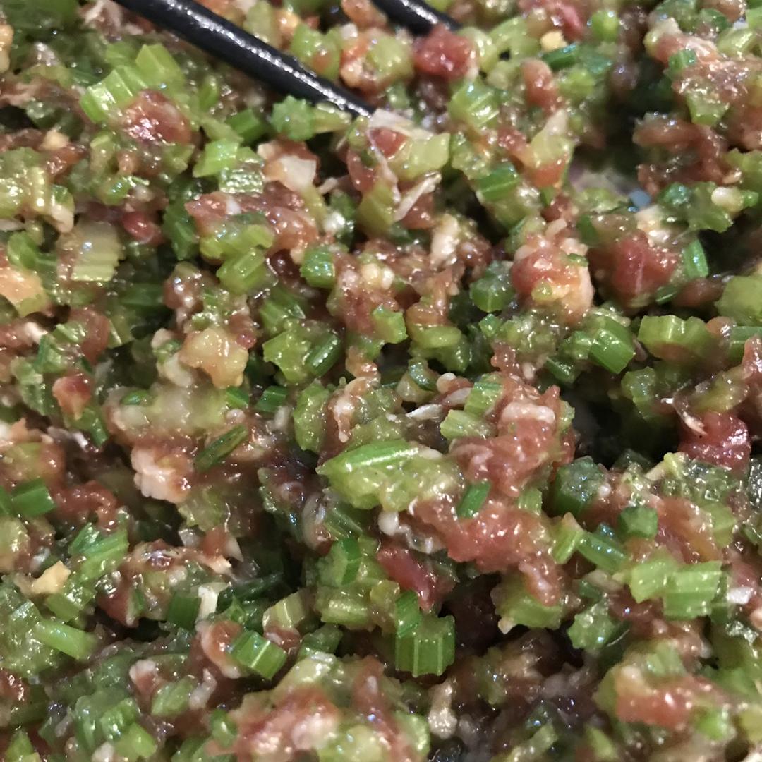 芹菜牛肉水饺