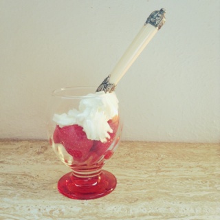 自家制草莓奶油杯