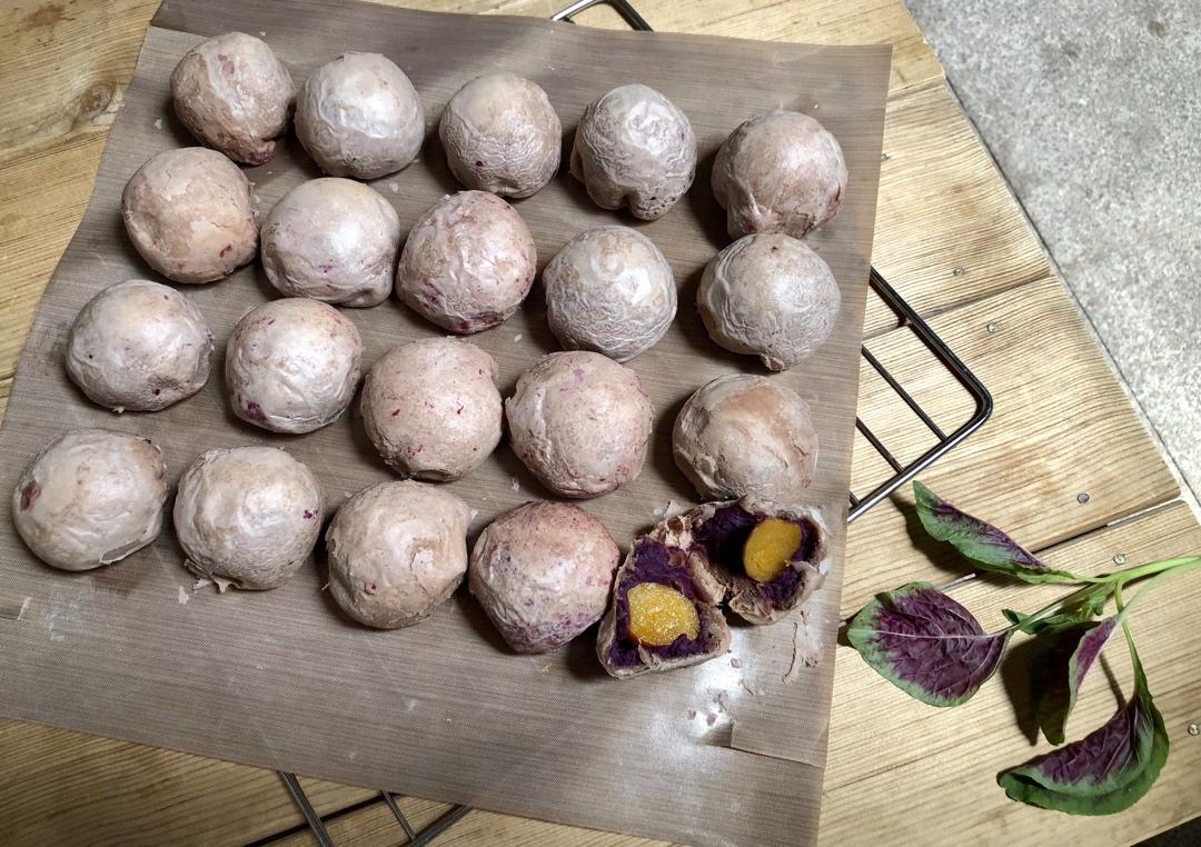 20个紫薯麻薯肉松蛋黄酥