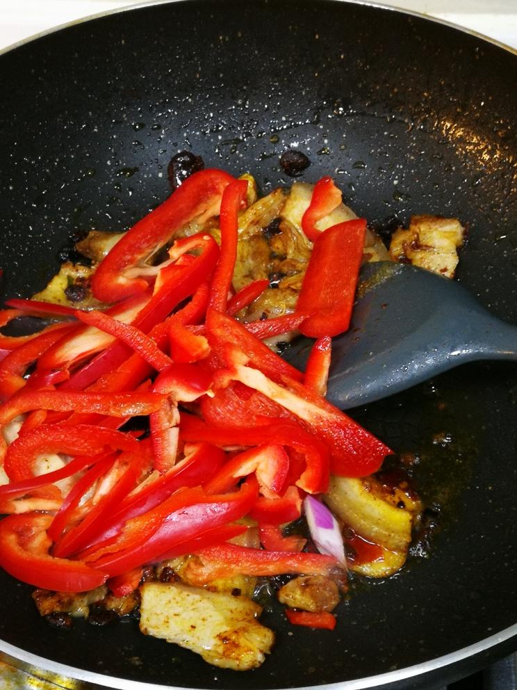 盐煎肉配甜椒-简易版回锅肉