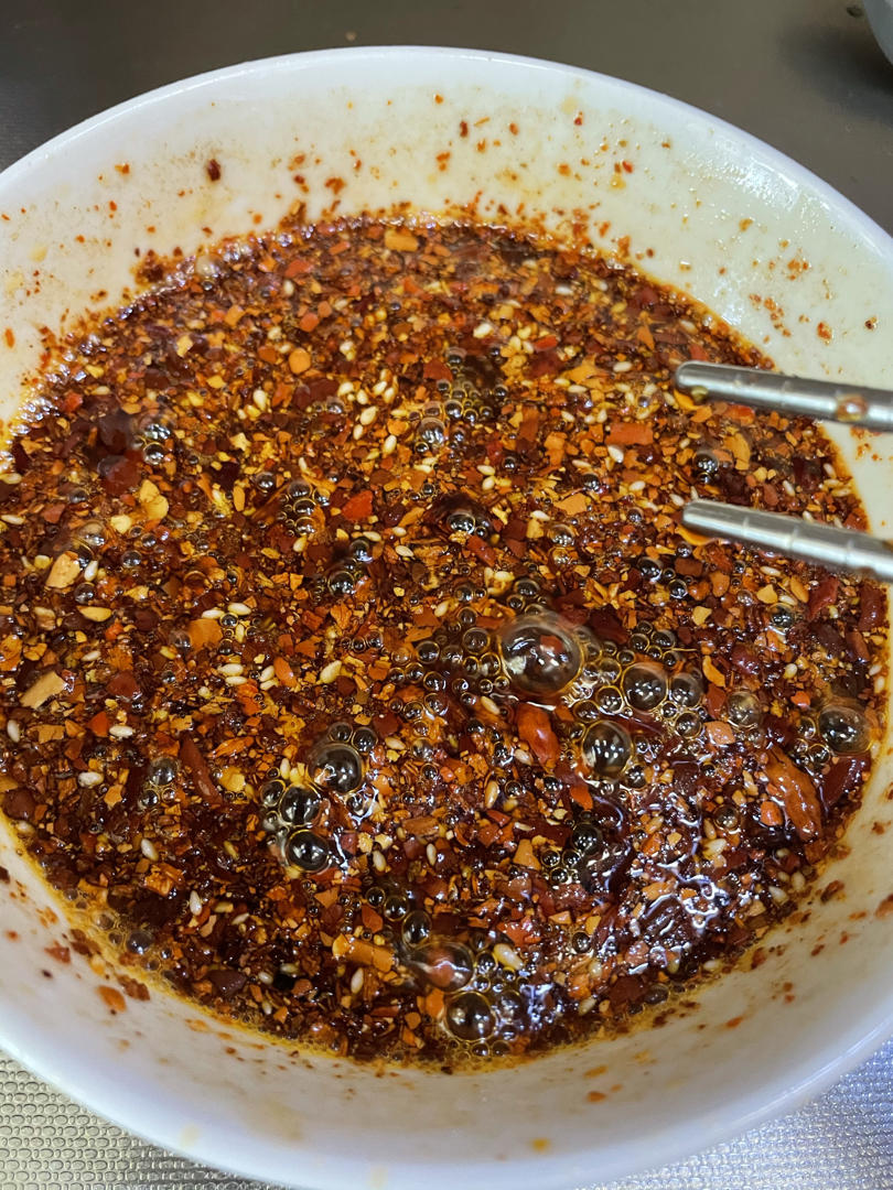 “家常改良简易版”油泼辣子！刚泼完满屋那个香啊