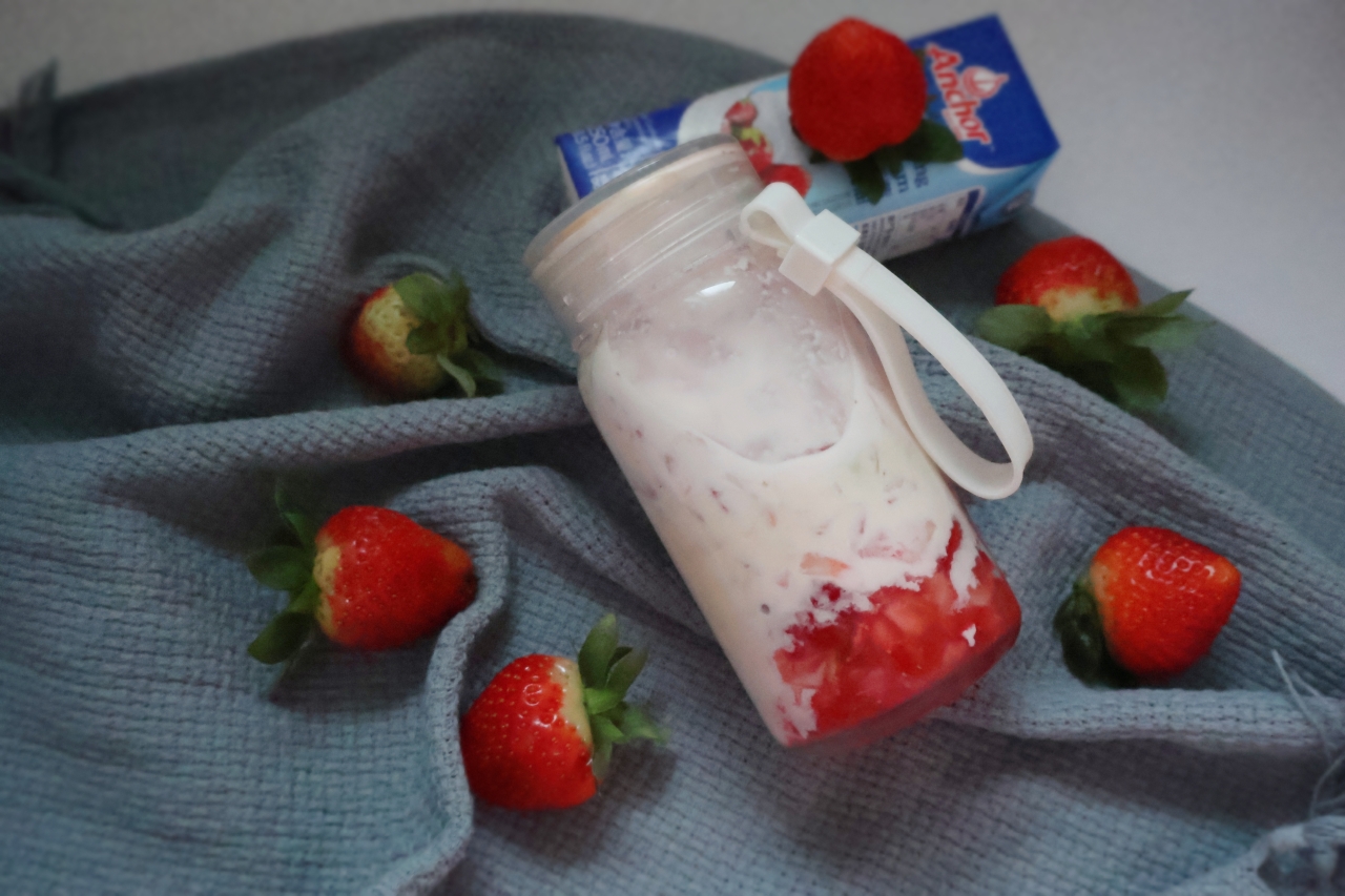 颜值➕美味➕快手の草莓🍓牛乳茶🍵的做法