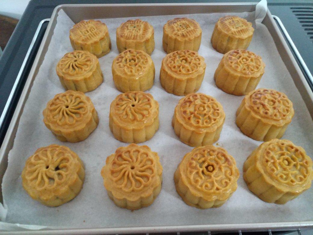 广式月饼——蛋黄莲蓉月饼