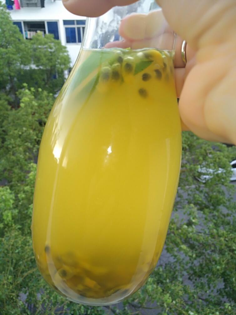 柠檬蜂蜜百香果茶的做法