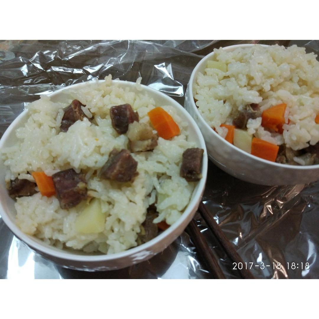 超快手的电饭锅腊肠焖饭