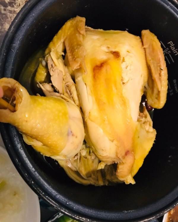 电饭煲酱油盐焗鸡的做法