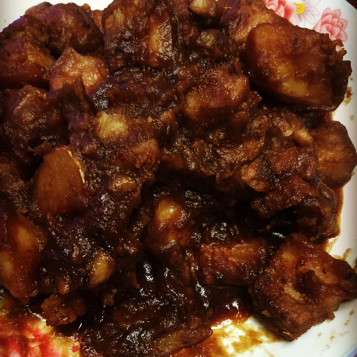 吃着碗里望着锅里的红烧肉