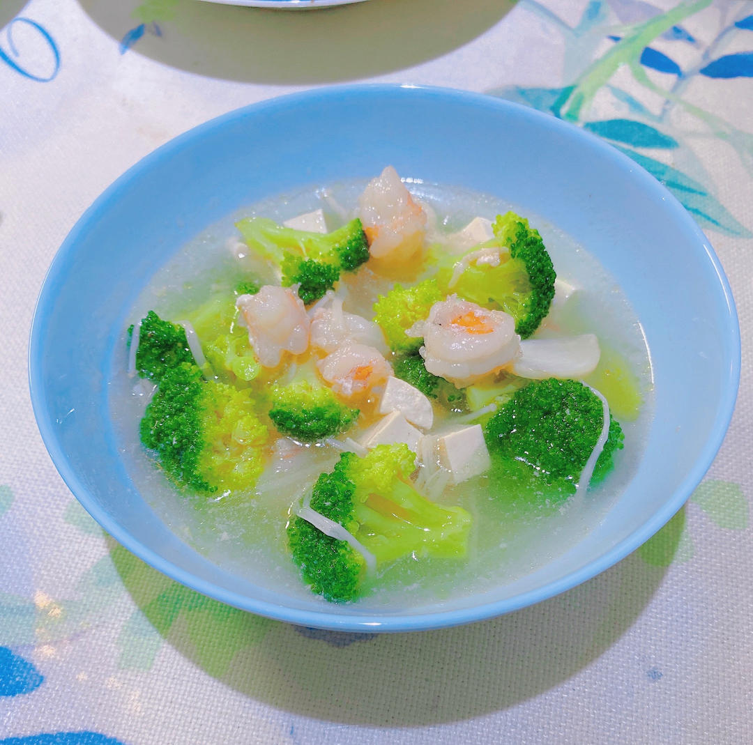 西兰花虾仁豆腐汤