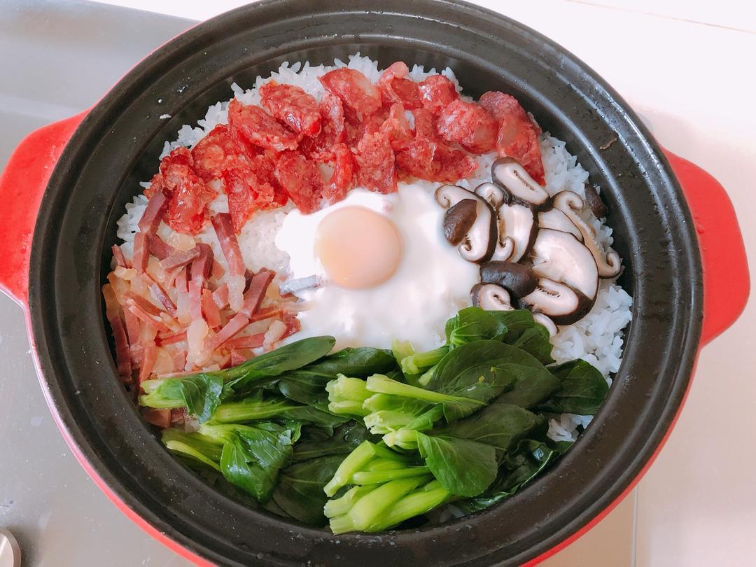 广式腊味煲仔饭