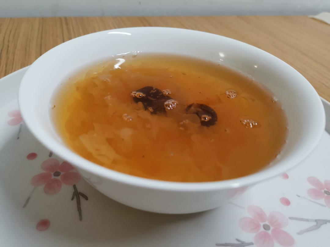 冰糖银耳红枣汤