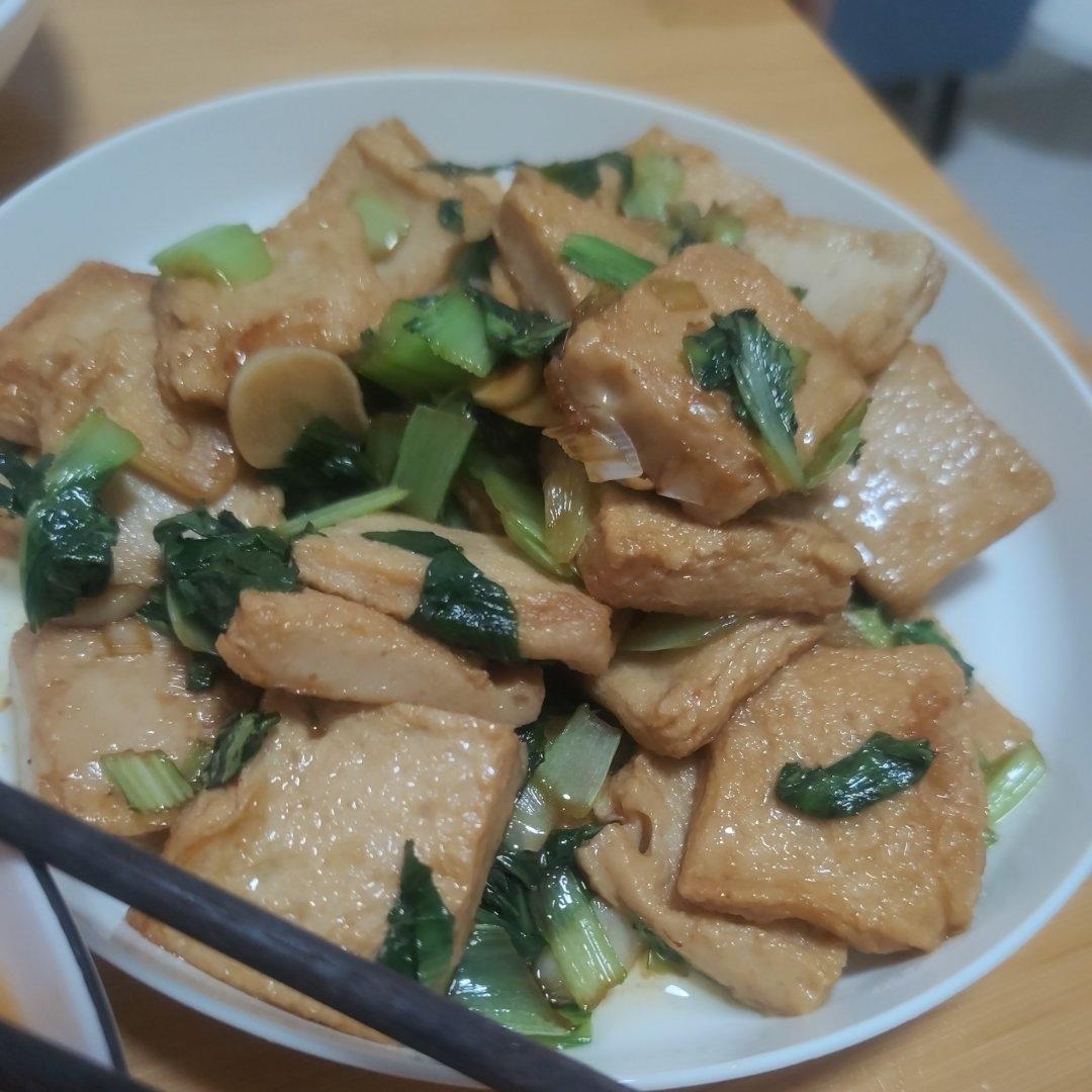 洋葱青椒炒千页豆腐，这么做，还挺好吃！