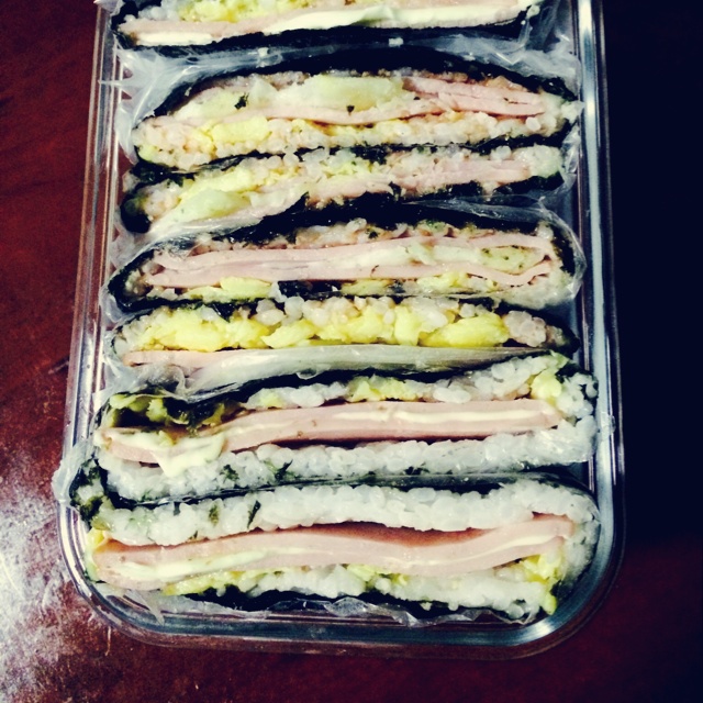 不用捏的饭团(おにぎらず)