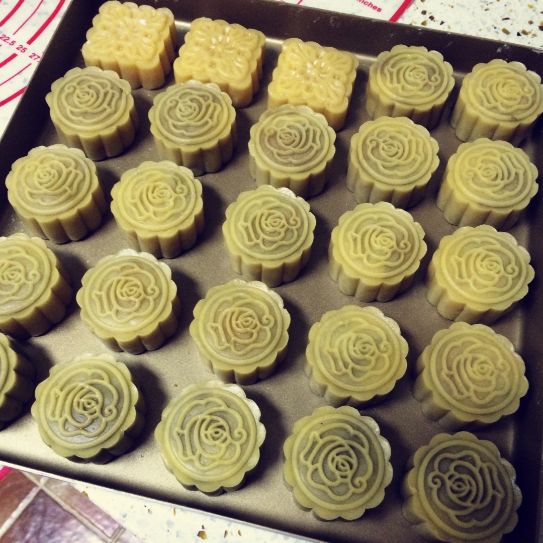 广式月饼—蛋黄莲蓉月饼