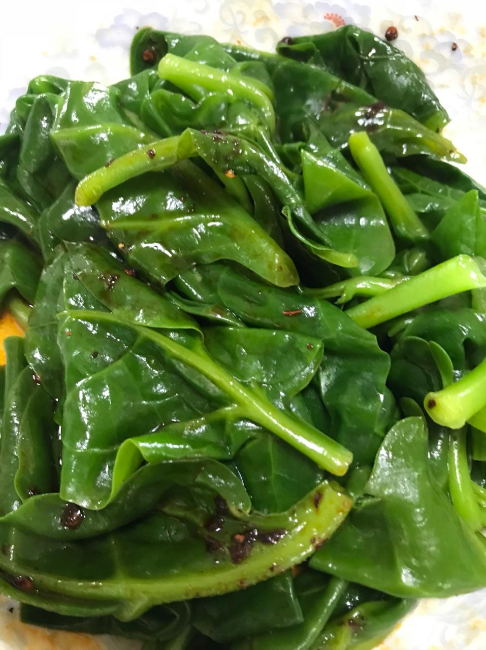 艾希龙做的凉拌木耳菜