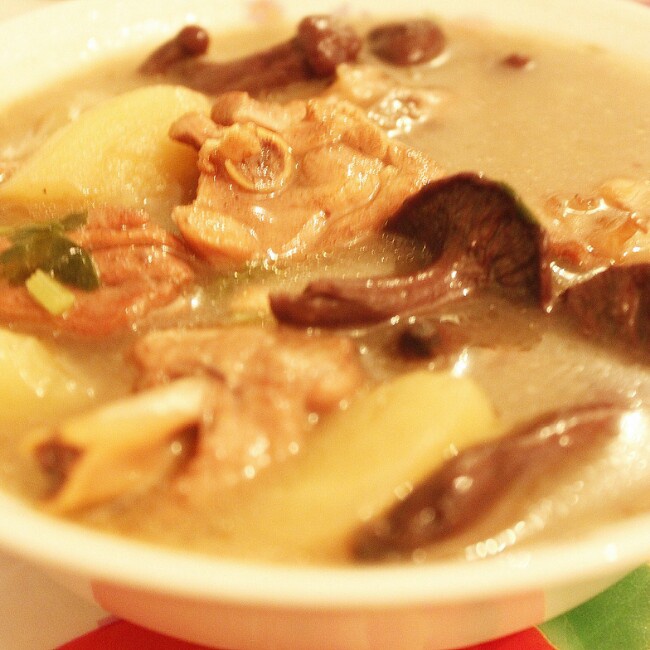小鸡炖蘑菇