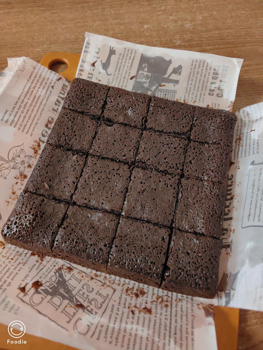 美国名店最受欢迎的酥皮软心布朗尼配方：软糖口感，酥皮脆壳Fudgy Brownies