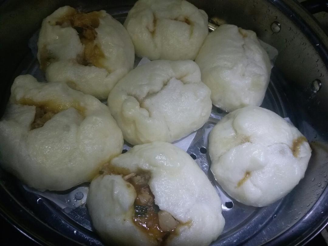 云朵般松软爆浆蜜汁叉烧包