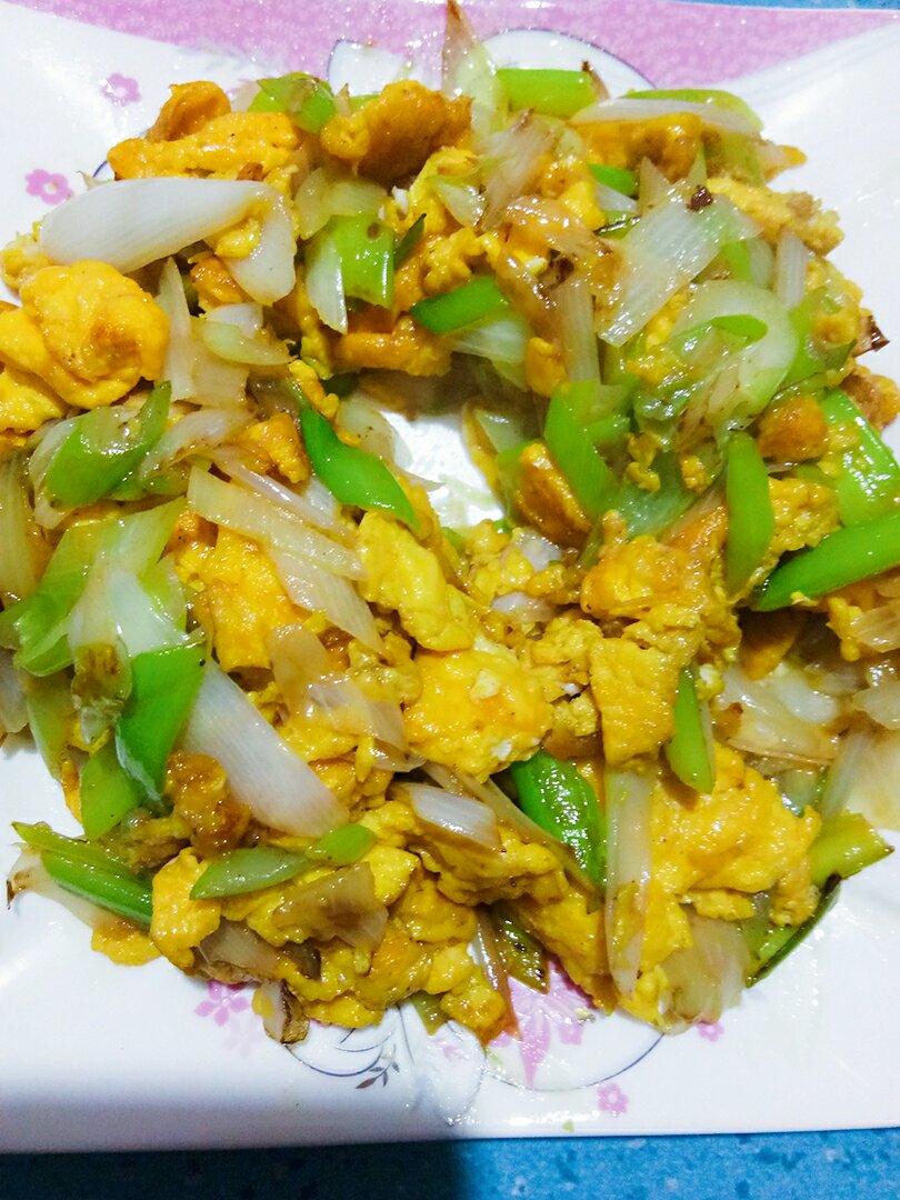 莉在美做的东北的大葱炒蛋